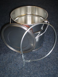 Plechové vedro s drôteným držadlom + veko, spona, poistka 10 L (1-11 ks)